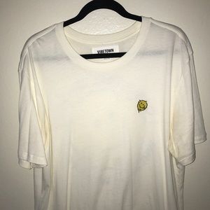 Vibetown CANT FEEL MY FACE TEE. Size large.